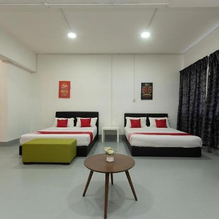 Oyo 43993 Madsuite Kota Kinabalu Kültér fotó