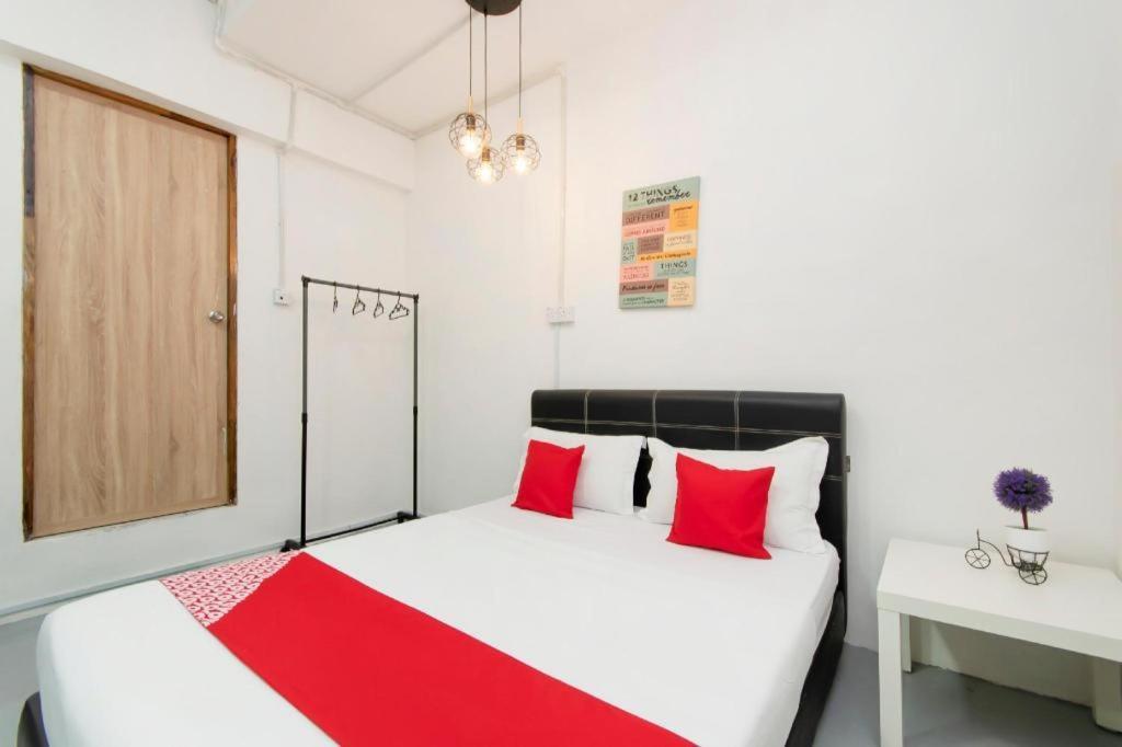 Oyo 43993 Madsuite Kota Kinabalu Kültér fotó