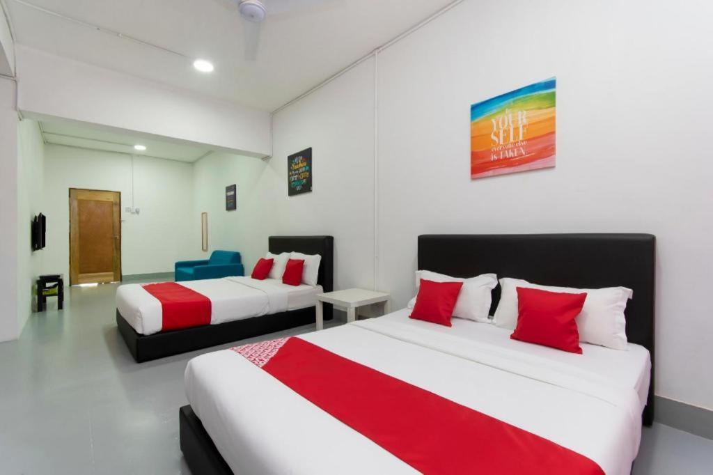 Oyo 43993 Madsuite Kota Kinabalu Kültér fotó