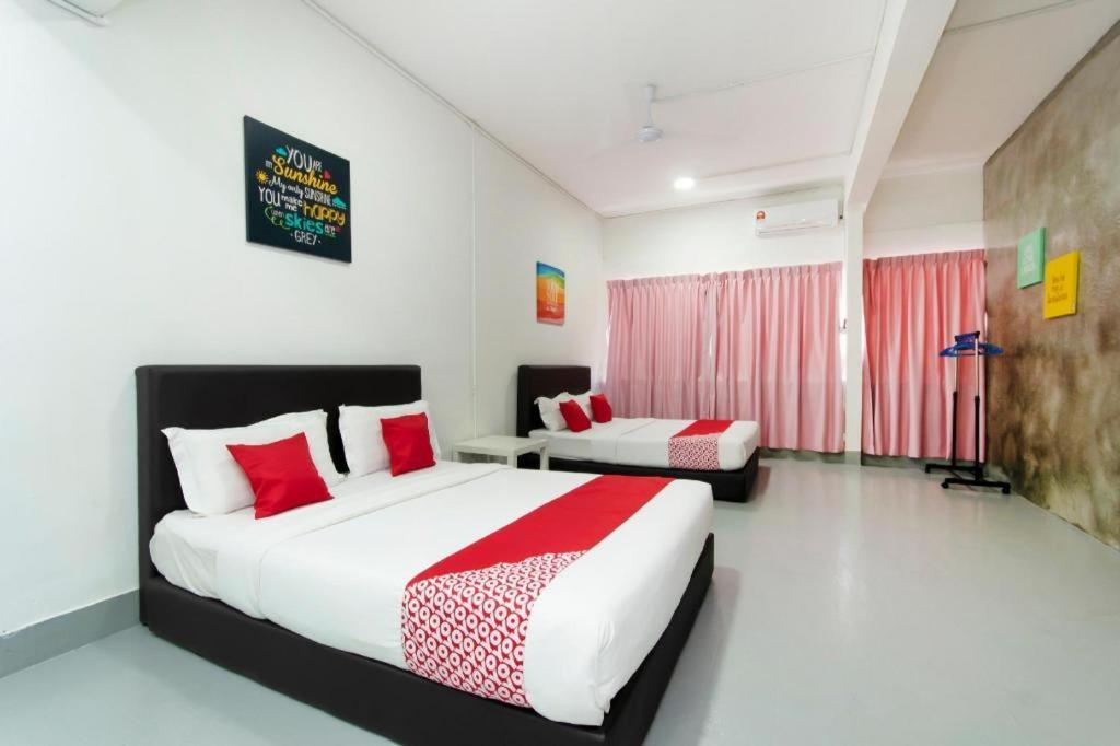 Oyo 43993 Madsuite Kota Kinabalu Kültér fotó